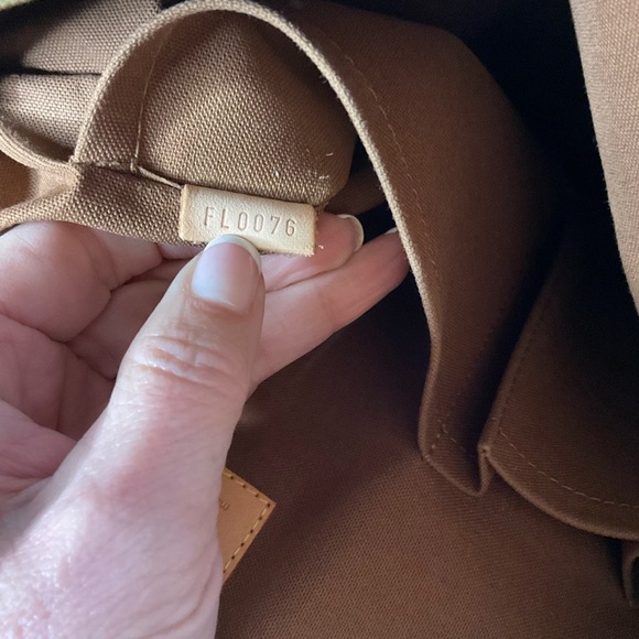 🛑SOLD Louis Vuitton Lockit Vertical Bag - Picture 4 of 12